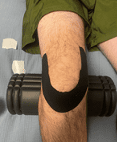 Bandagem de suporte para o joelho.